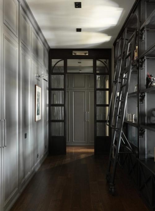 Этот интерьер родился из воспоминаний о чугунных лестницах нью-йоркского сохо и темных фасадах зданий в районе центрального парка. 03