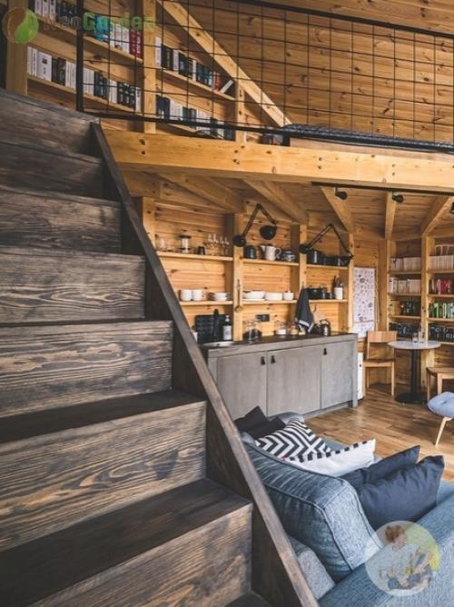 Дomиk HA K AЮ лeca CO C abhяmи BO bcю C ehу. 03