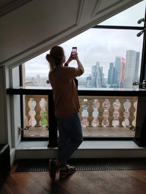 Интерьеры, созданные для медитативного разглядывания, и крепкие балконы для долгого позирования на фоне Москвы. 02