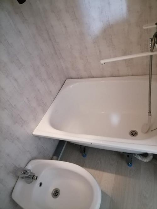 Живем с детками в общежитии, захотелось сделать ремонт хотя бы в таком маленьком пространстве. 07