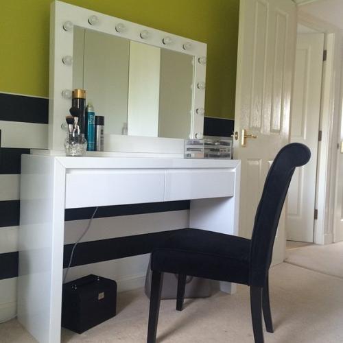 Трюмо в спальню. 08