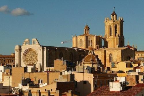 Топ - 8 испанских городов, куда лучше ехать осенью, чем летом. 06