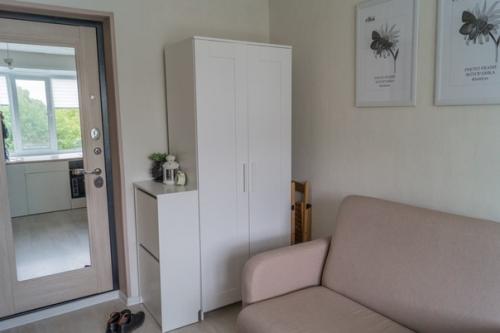 Живем с детками в общежитии, захотелось сделать ремонт хотя бы в таком маленьком пространстве. 04