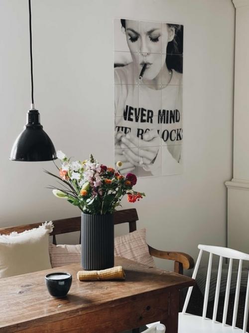 Пастельные тона и теплые древесные оттенки сразу захватают внимание при первом взгляде на интерьер этого дома. 03