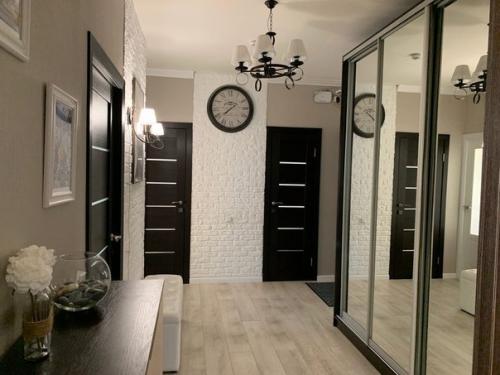 Привет!  Закончили ремонт в нашей прихожей. 04