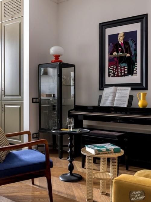 П - образная кухня, межкомнатные окна и встроенные системы хранения в двушке 47 м. 02