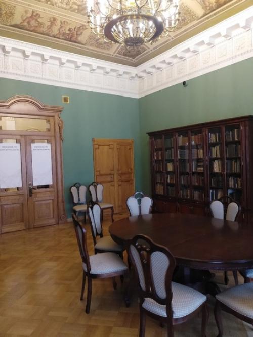 Второй день конференции проходил в доме журналиста, в великолепном доме петербургского купеческого общества. 08