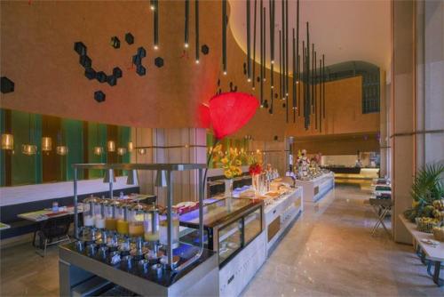 Чтобы пережить осень и зиму нужны: чемодан, самолет, море. 07