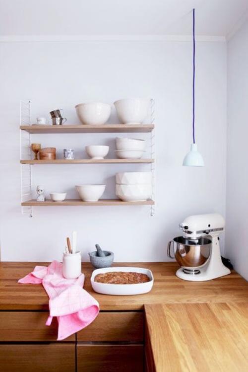 А как вы к открытым полкам на кухне относитесь? 05