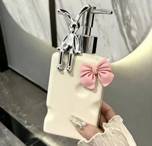 Про мечты.  Влюбиться можно даже в мелочи - например, в дозатор для жидкого мыла.