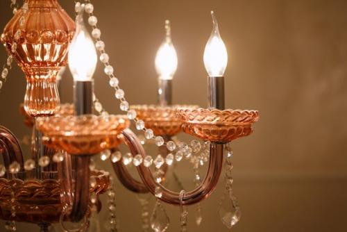 Важным фактором комфортной обстановки в доме является освещение. 04