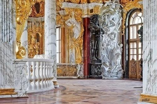 Золотые интерьеры особняка братьев васильевых в Вырице. 01