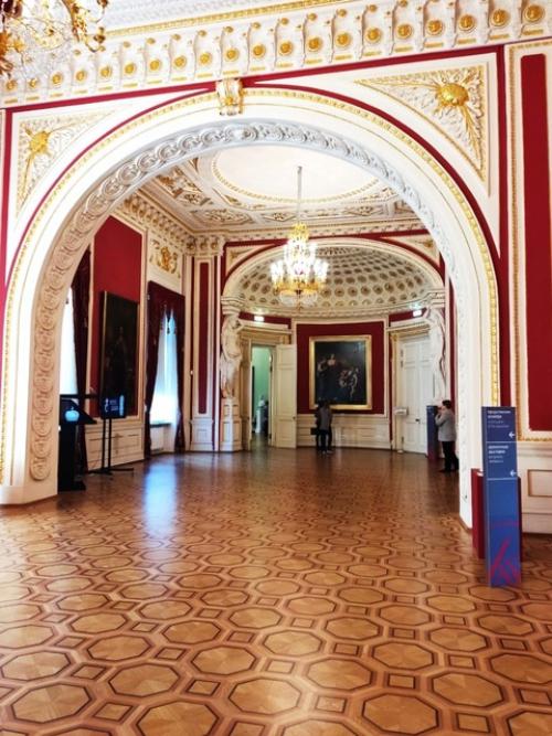 Днями собрались с подружкой в михайловский дворец на выставку карла Брюллова, но народу! 06