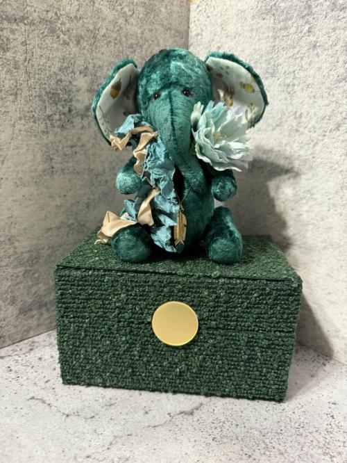 Слон - один из самых значимых символов в различных культурах мира, олицетворяющий мудрость, силу и благополучие. 04