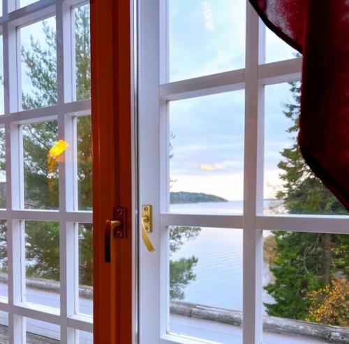 Дача Винтера, что в Карелии на северном берегу Ладоги, на живописном мысу таруниеми (что в переводе с финского - сказочный. 05