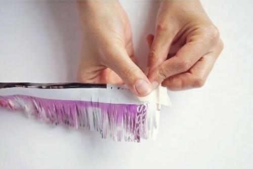 Не выбрасывайте старые журналы, из них получаются очень яркие и красивые цветочки! 04