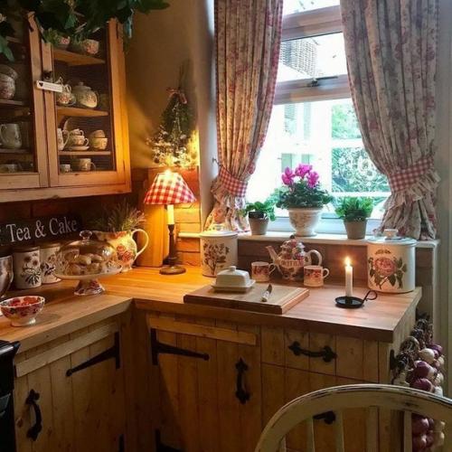 Осень - идеальный сезон для обновления светильников и изменения атмосферы вашего дома. 01