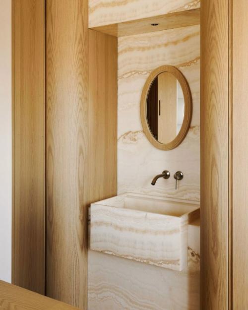 Очень красивый пример того, как минимализм может быть не холодным, а наполненным теплом и атмосферой. 06