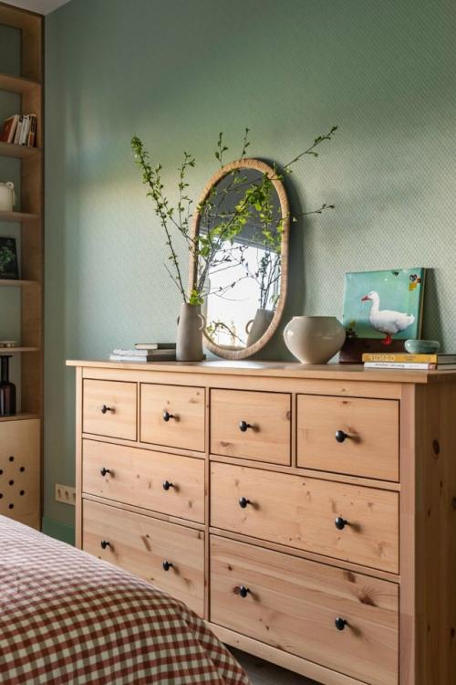 Уютная квартира в стиле кантри доказывает, что даже на небольшой площади можно создать солнечное и гармоничное пространство. 07