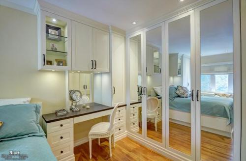 Угловой шкаф в спальне: виды, наполнение, размеры, дизайн. 07