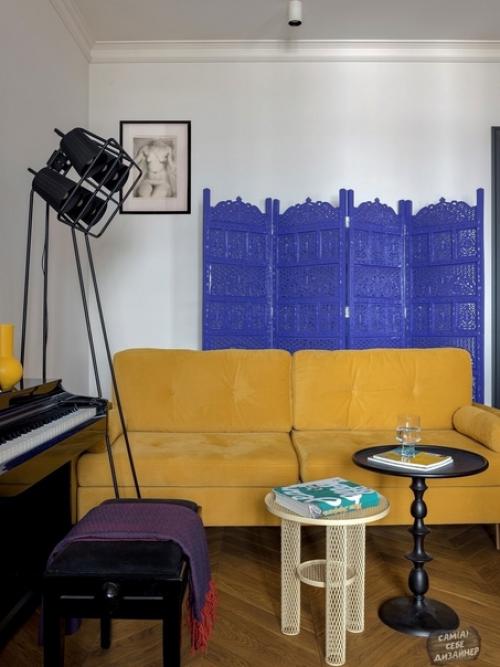 П - образная кухня, межкомнатные окна и встроенные системы хранения в двушке 47 м. 01