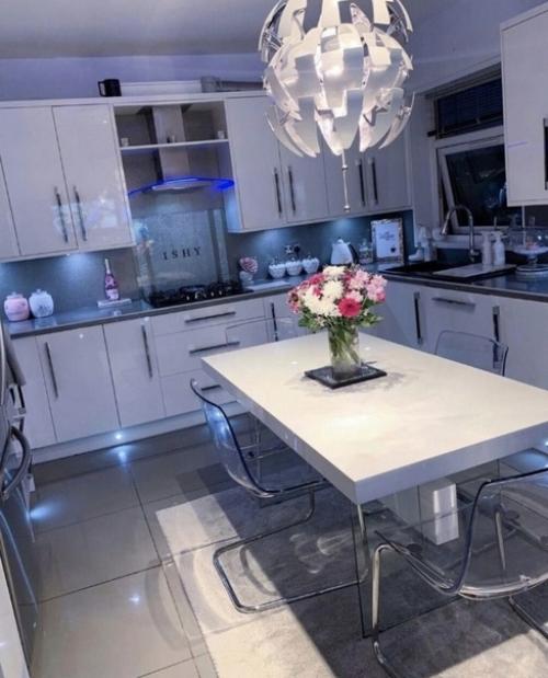 Уютный дизайн большой квартиры в светло-серых тонах невероятно. 05