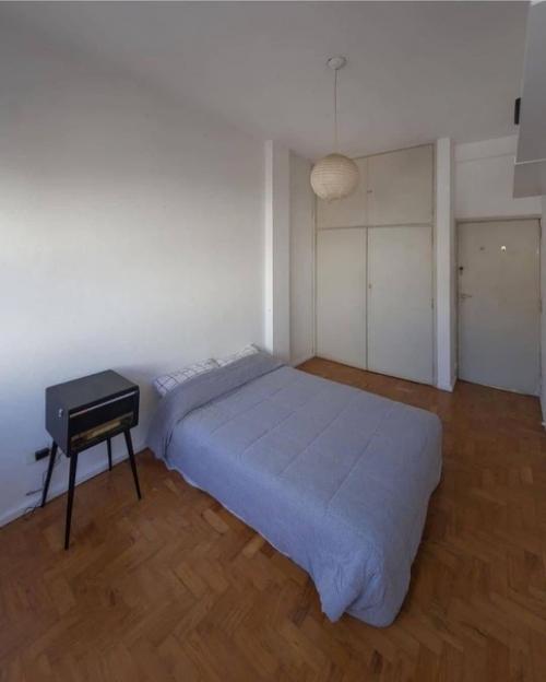 Спальня с подъемной кроватью, для того, чтобы сделать полноценное рабочее место. 03