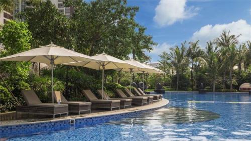 Чтобы пережить осень и зиму нужны: чемодан, самолет, море. 01