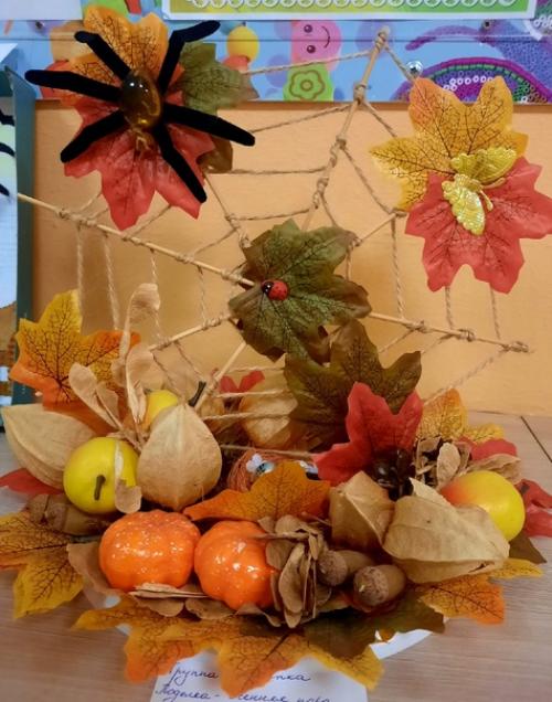 Выставка осенних поделок наших родителей! 02