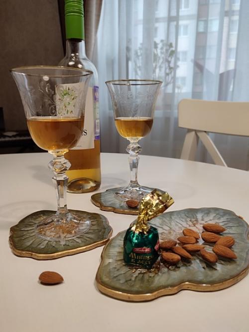 Подарок себе!   Когда я сделала для себя набор подставок из эпоксидной смолы, я была полна восторга и вдохновения! 01