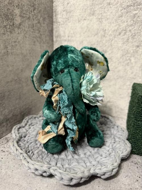 Слон - один из самых значимых символов в различных культурах мира, олицетворяющий мудрость, силу и благополучие. 02