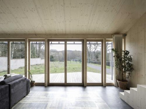 Французская архитектурная фирма Studiolada Architects реализовала строительство жилого дома Open Source House в городе баккара. 03