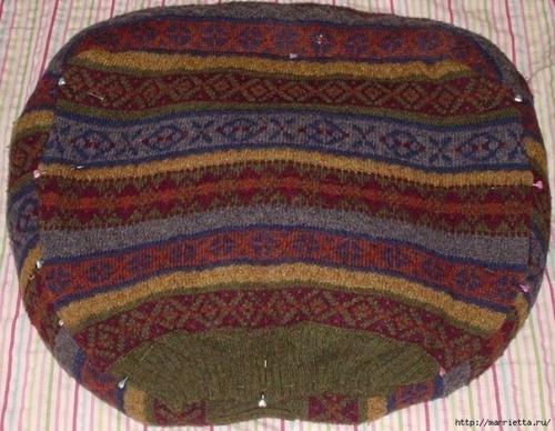 Лежанка для домашнего любимца из свитера. 07