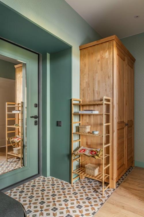 Уютная квартира в стиле кантри доказывает, что даже на небольшой площади можно создать солнечное и гармоничное пространство. 06