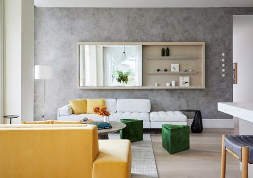 Современная квартира с жёлтыми акцентами для пожилой пары. 01