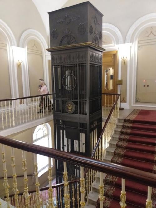 Второй день конференции проходил в доме журналиста, в великолепном доме петербургского купеческого общества. 05