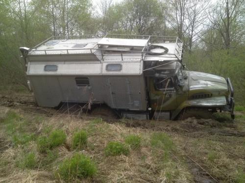 Переделал военный Урал в автодом с шикарным интерьером и путешествует с собакой. 09