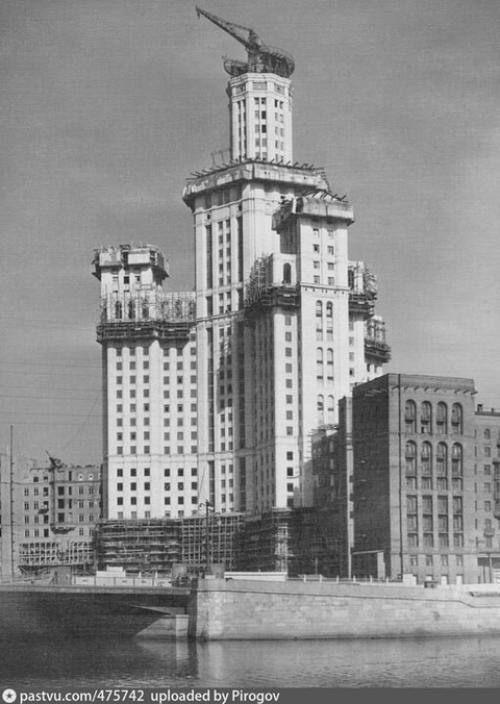 А из нашего окна видна прекрасная московская высотка! 03