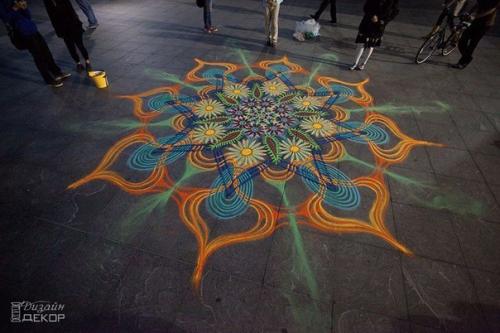 Художник из Нью-йорка под псевдонимом Joemangrum рисует невероятно красивые картины на улицах и площадях города.