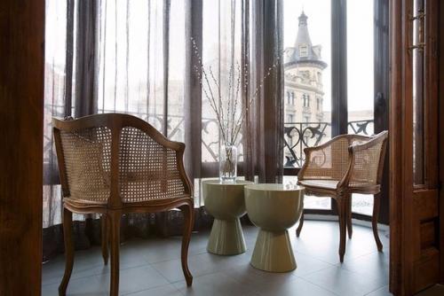 Квартира площадью 85 м 2, расположенная в старинной части Барселоны, всего в нескольких шагах от архитектуры гауди. 07