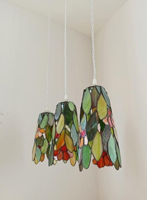 И в завершение гранатовой темы одного проекта подвесные светильники с цветками граната для барной стойки в кухне - гостиной. 01