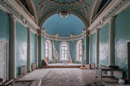 Главный дом усадьбы Васильчиковых был построен в Xviii- начале XIX века. 01