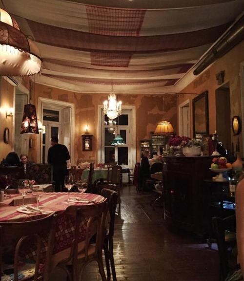 Сегодня мы в очень интересном месте ужинали.  