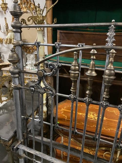 Старинная мебель в доме - это и изящество стиля жизни предыдущих поколений, и семейная история, и даже темп жизни. 01