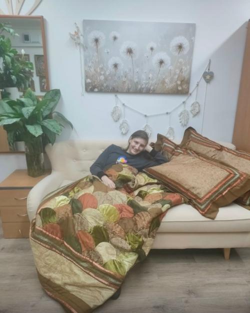 Светлый праздник домашнего тепла: уютная квартира становится домом благодаря заботливым рукам! 09