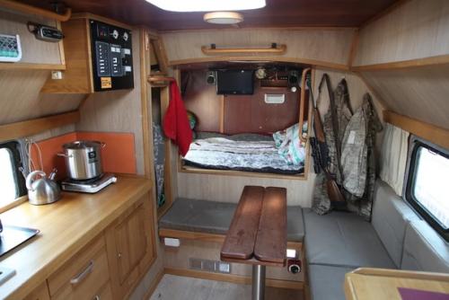 Переделал военный Урал в автодом с шикарным интерьером и путешествует с собакой. 03