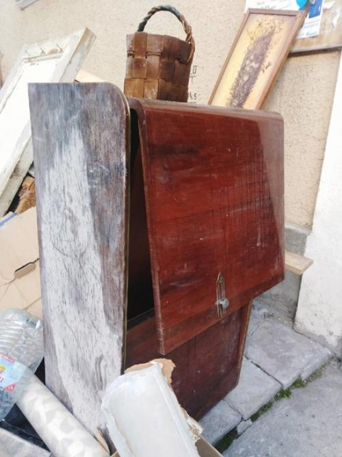 Ну вот и настали времена, когда косяки переделки не закрашиваются, коцки не декорируются заплатками под арт, или росписью. 09