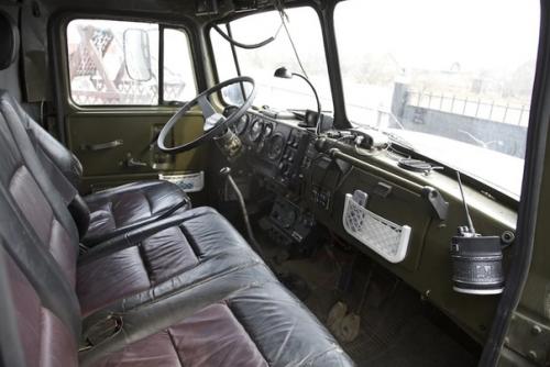 Переделал военный Урал в автодом с шикарным интерьером и путешествует с собакой. 02
