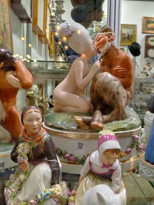 Каждый год антикварный салон в гостином дворе посещаю. 07