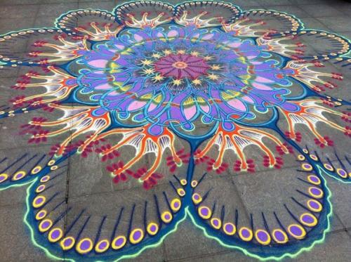 Художник из Нью-йорка под псевдонимом Joemangrum рисует невероятно красивые картины на улицах и площадях города. 07